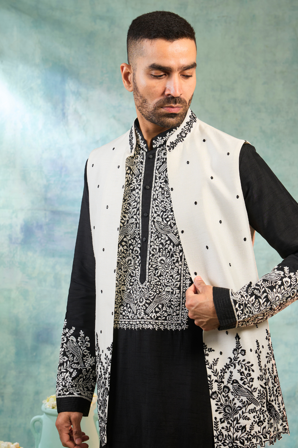 Black & White Silk Koti Set With Thread And Mirror Work