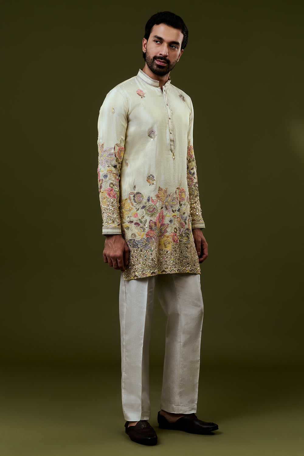 Cream Embroidered Kurta with Buti Accents