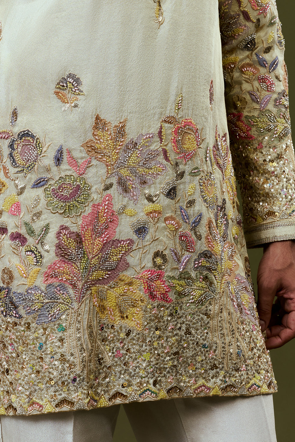 Cream Embroidered Kurta with Buti Accents