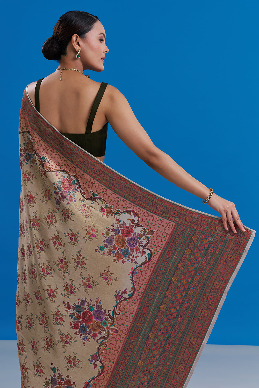 Ivory Banarasi Silk Saree with Floral Motifs And Unstitched Blouse