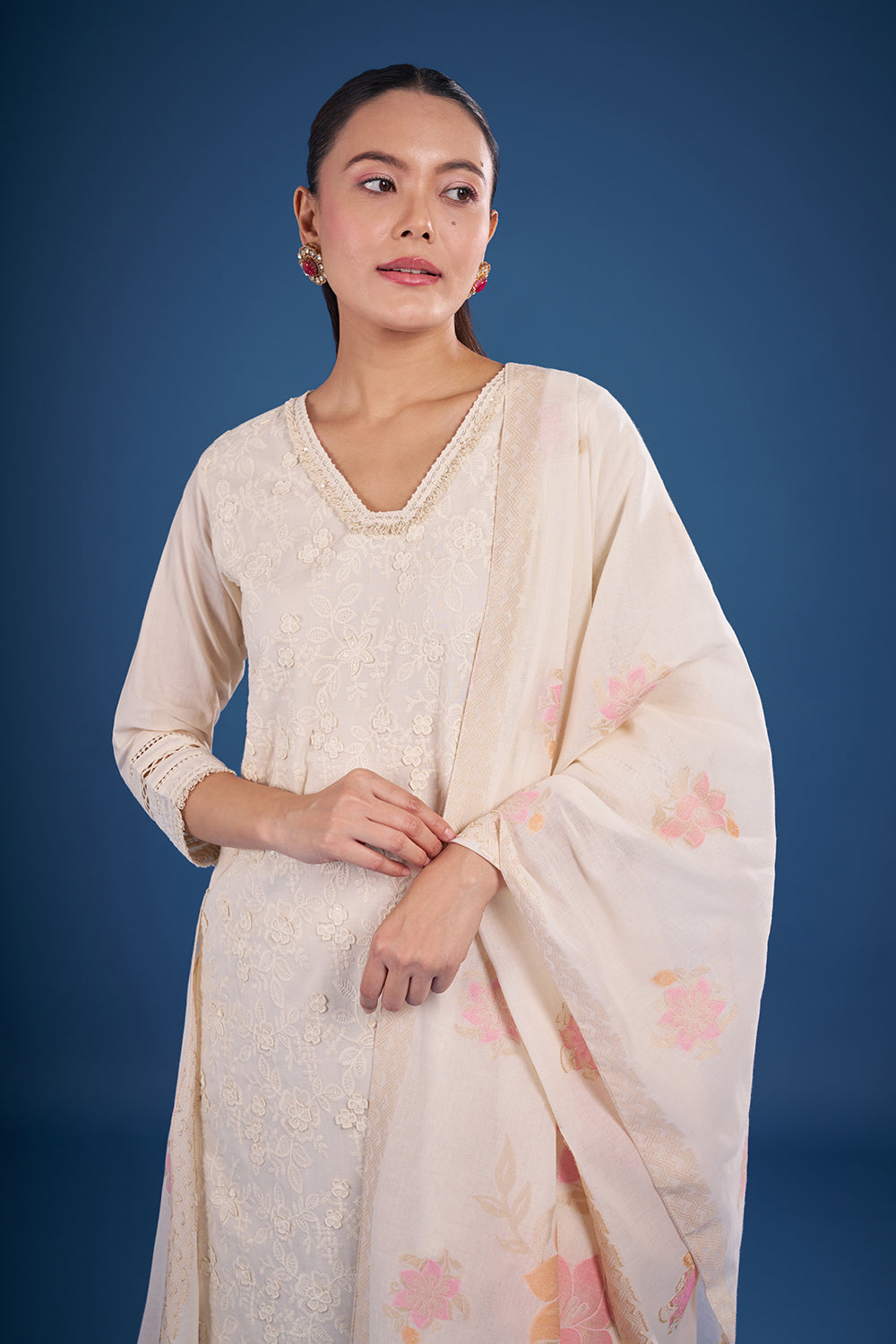 Off-White Cotton Kurta Set with Floral Embroidery