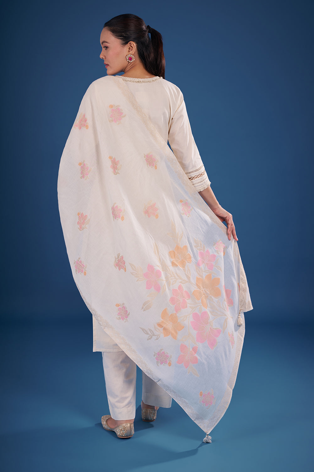 Off-White Cotton Kurta Set with Floral Embroidery