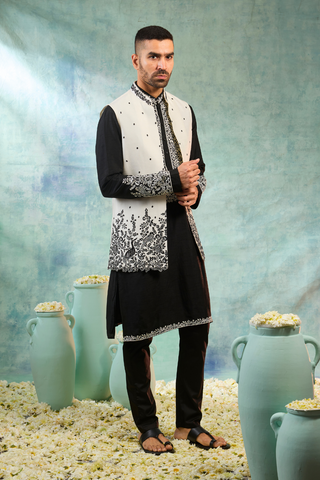 Black & White Silk Koti Set With Thread And Mirror Work