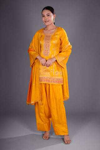 Yellow Crepe Kurta Set with Thread Embroidery
